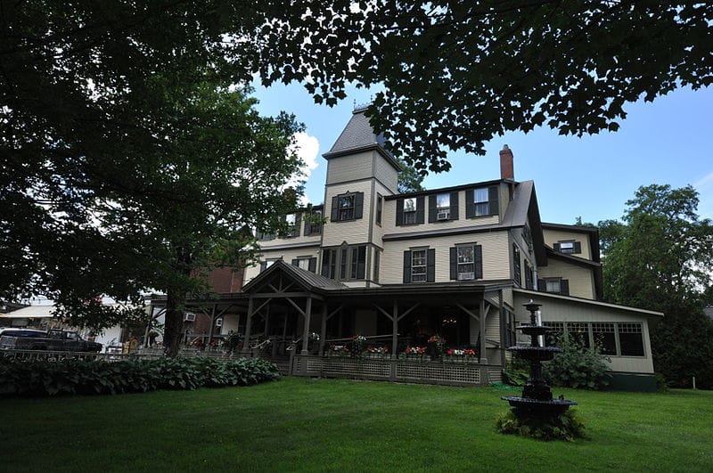 https://www.vermonter.com/wp-content/uploads/2013/10/Haunted-Norwich-VT-Norwich-Inn-2.jpg